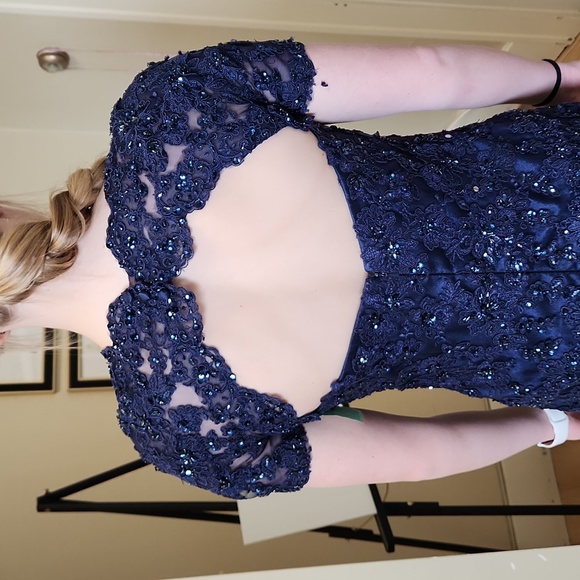 Size 8 bright navy lace formal cocktail by MGNY Mori Lee - Picture 7 of 12